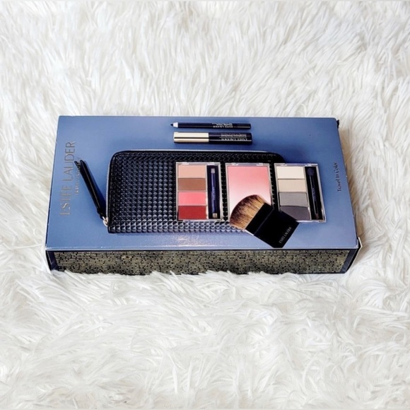 Estée Lauder Travel Exclusive Makeup Set skincare